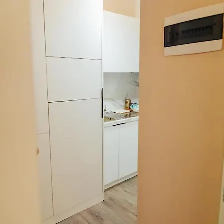 Lake View City Apartment *