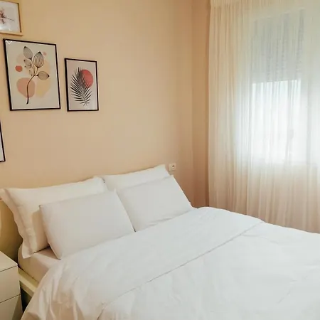 Lake View City Apartment