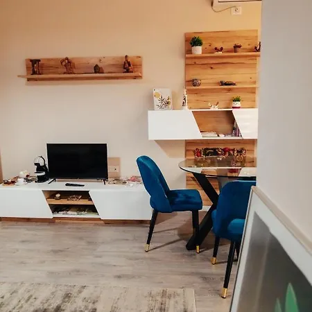 Lake View City Apartment *