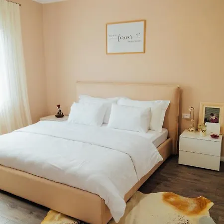 Lake View City Apartment *